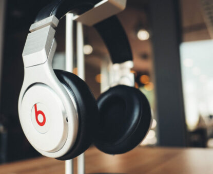headphones-820341